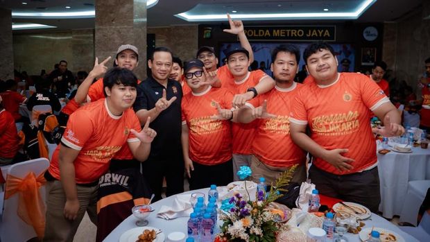 Polda Metro Jaya menggelar tasyukuran bareng The Jakmania (dok. istimewa)