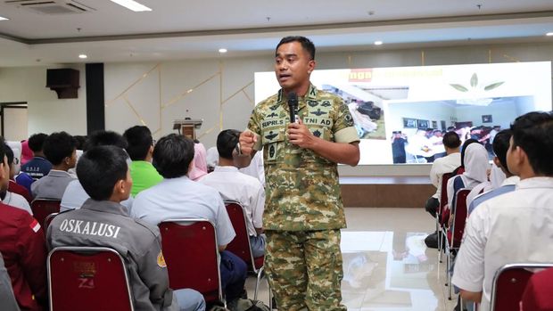Polisi dan TNI beri motivasi tentang masa depan ke Ketua OSIS se-Bekasi (dok. istimewa)