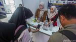 Potret Warga Berburu Lowongan Kerja dari Puluhan Perusahaan di Cengkareng