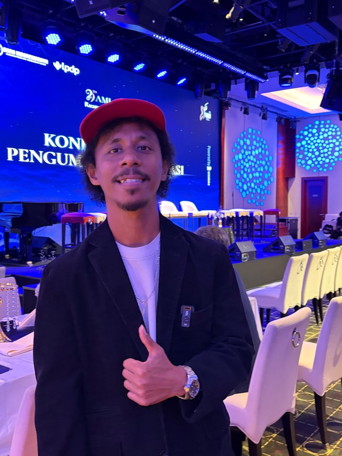 Musisi Wakatobi, Raim Laode, raih tiga nominasi di AMI Awards 2026. Ia sambut positif inklusivitas untuk talenta Indonesia Timur dalam industri musik.