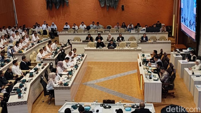 Rapat BPJT di Komisi V DPR RI