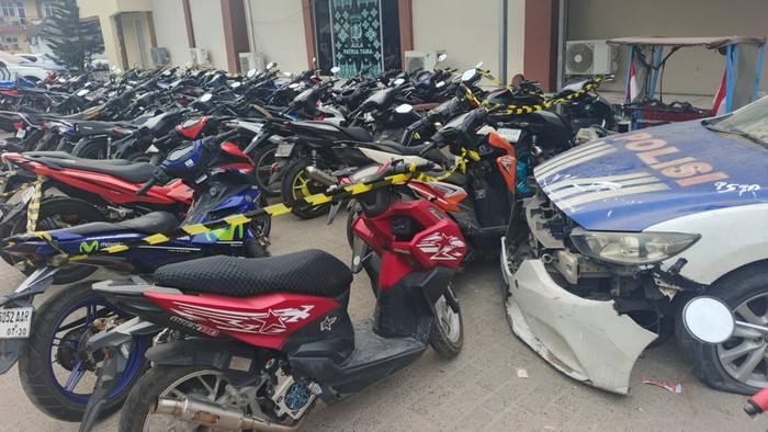 Ratusan unit motor yang diamankan polisi dalam razia KRYD di Palembang