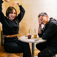 Selama menikah, keduanya terbilang jarang diterpa gosip miring. Sara dan Demian pun saling mendukung karier masing-masing. Foto: Instagram/@_demianaditya_
