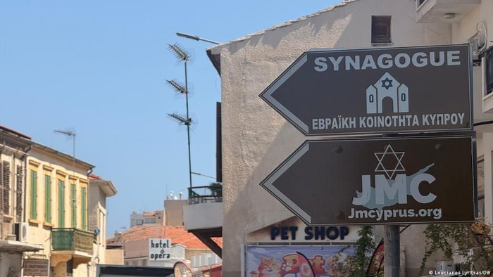 Komunitas Israel di Siprus terus bertambah, seiring berkembangnya berbagai fasilitas dan layanan yang melayani kebutuhan mereka (Loucianos Lyritsas/DW)