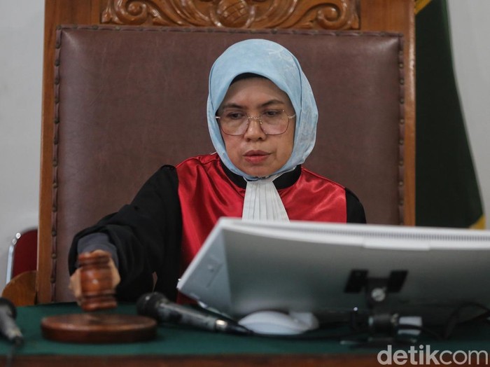 Sidang praperadilan Silmy Karim terkait upaya paksa penyitaan oleh KPK digelar di PN Jakarta Selatan. Sidang beragendakan jawaban KPK atas gugatan tersebut.