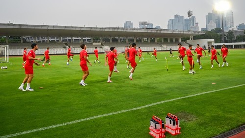 Sejumlah pesepak bola Timnas Indonesia mengikuti sesi latihan di Stadion Madya, Senayan, Jakarta, Selasa (22/9/2026). Latihan Timnas Indonesia tersebut untuk persiapan FIFA ASEAN Cup 2026 melawan Singapura di Stadion Gelora Bung Karno pada Jumat (25/9/2026). ANTARA FOTO/Rivan Awal Lingga/YU