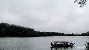 Kadang yang Dibutuhkan Hanya Danau dan Udara Dingin, Seperti di Situ Patenggang