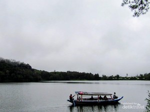 Kadang yang Dibutuhkan Hanya Danau dan Udara Dingin, Seperti di Situ Patenggang