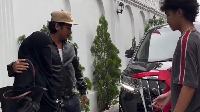 Momen Haru Ummi Pipik Dapat Kado Ultah Mobil Alphard dari Abidzar