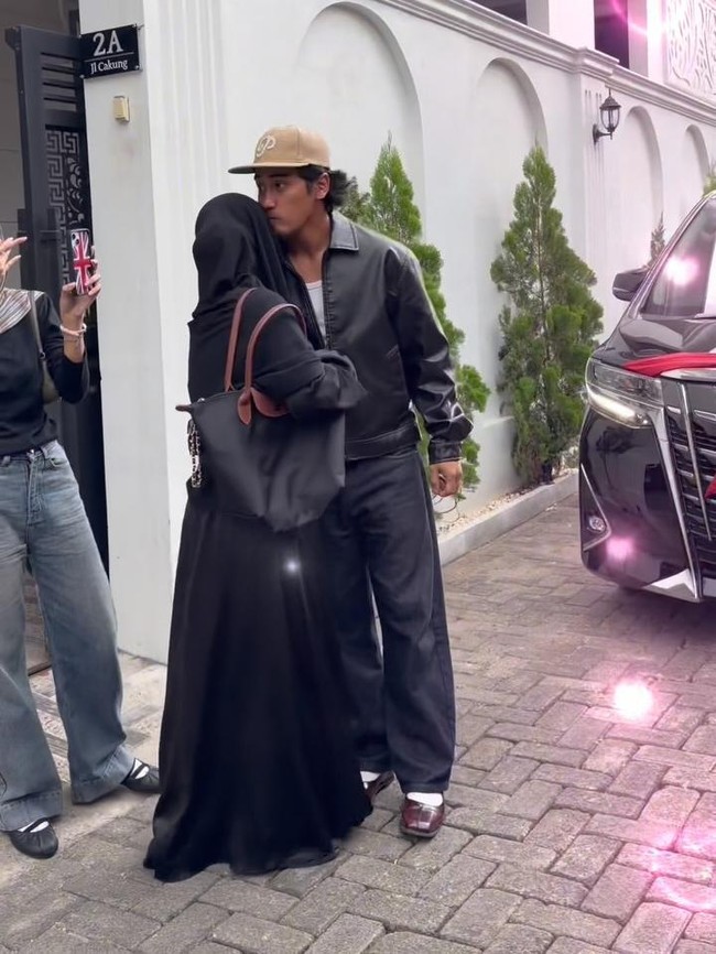 Momen Haru Ummi Pipik Dapat Kado Ultah Mobil Alphard dari Abidzar