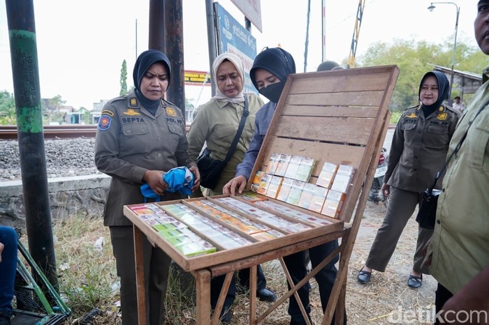21.396 Batang Rokok Ilegal Diamankan di Lamongan