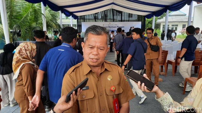 Asisten II Sekretariat Daerah Kota Samarinda, Marnabas Patiroy