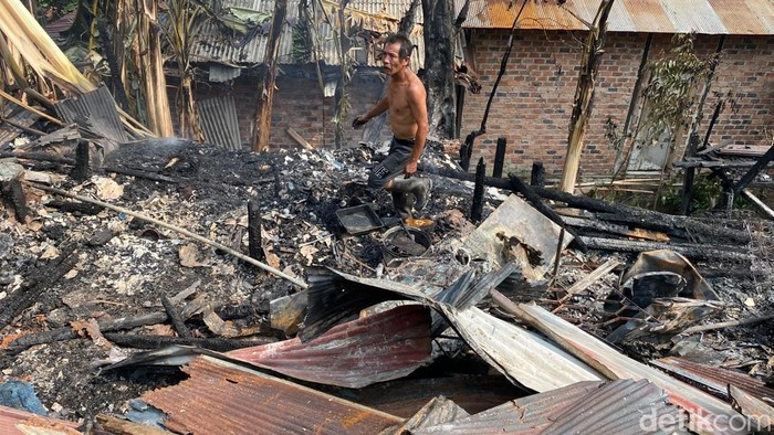 Bangunan hangus terbakar di permukiman padat penduduk di Balikpapan Tengah.