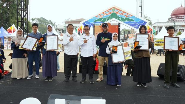 Bupati Subang Reynaldy Putra Andita Budi Raemi, hadir dan membuka secara langsung Awarding Subang Innovation Festival 2026, pada Rabu (23/09/2026) di Alun-Alun Kabupaten Subang. Bupati Subang Reynaldy Putra Andita Budi Raemi, hadir dan membuka secara langsung Awarding Subang Innovation Festival 2026, pada Rabu (23/09/2026) di Alun-Alun Kabupaten Subang.