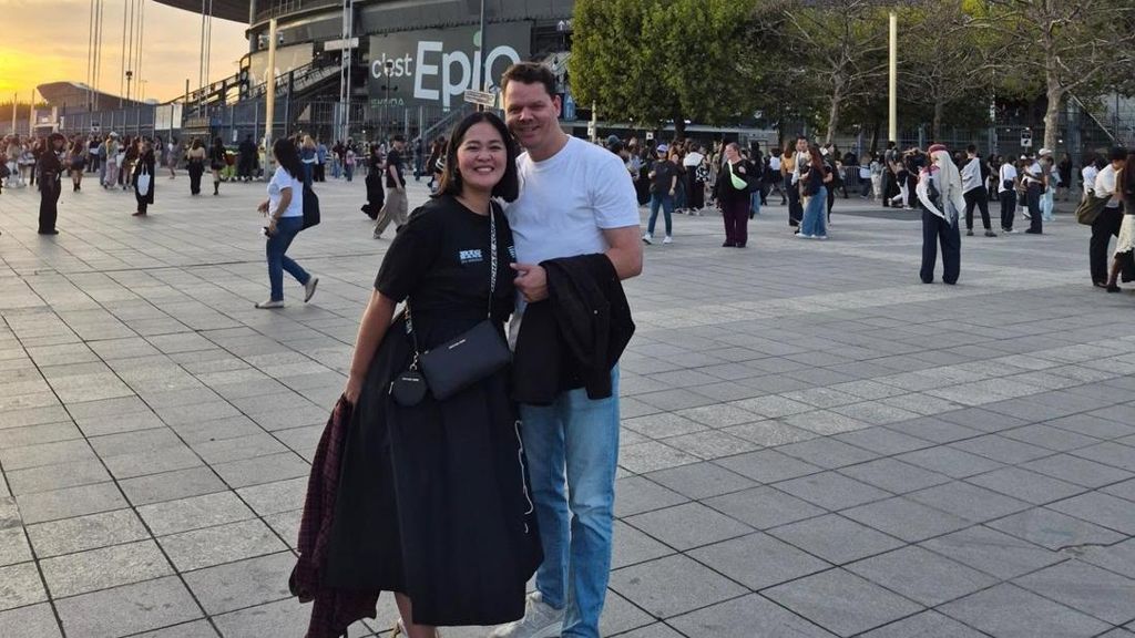 VIP Garis Keras! Gracia Indri Nonton Konser BIGBANG di Paris Ditemani Suami