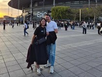 VIP Garis Keras! Gracia Indri Nonton Konser BIGBANG di Paris Ditemani Suami
