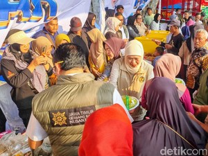 Jaga Stabilitas Harga, Gubernur Khofifah Gelar Pasar Murah di Ponorogo