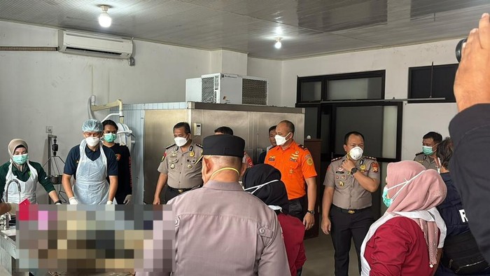 Jasad ABK pengangkut lima jurnalis di Selat Sunda saat berada di rumah sakit