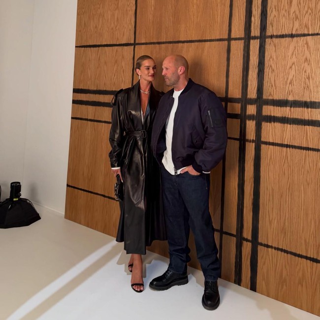 Saat Jason Statham Digandeng Rosie Huntington-Whiteley ke Acara Fashion