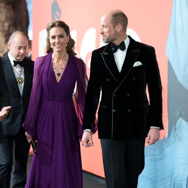 Momen Langka Kate Middleton Pakai Perhiasan Bersejarah di Premiere Digger