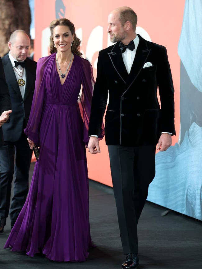 Momen Langka Kate Middleton Pakai Perhiasan Bersejarah di Premiere Digger