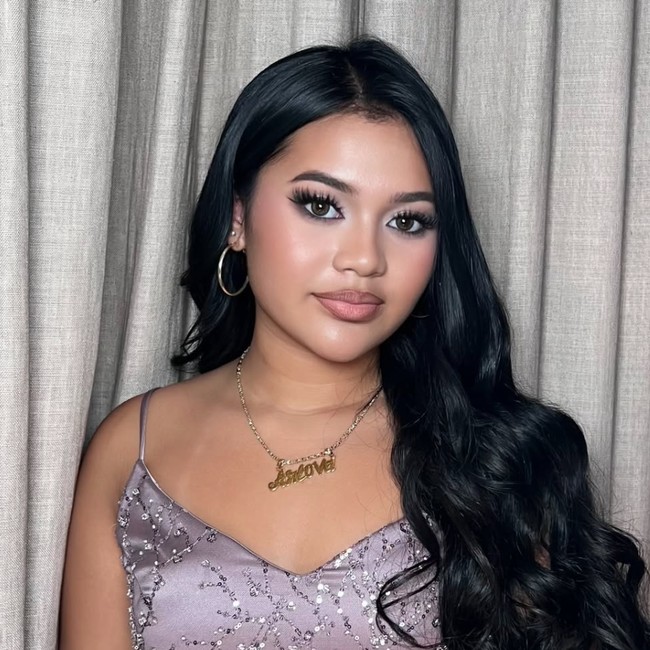 Potret Lova Putri Erin di Pernikahan Andre Taulany & Amanda Rigby