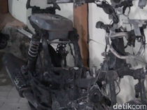 Mahasiswa UNM Bakar Motor Senior gegara Diperlakukan Tak Pantas