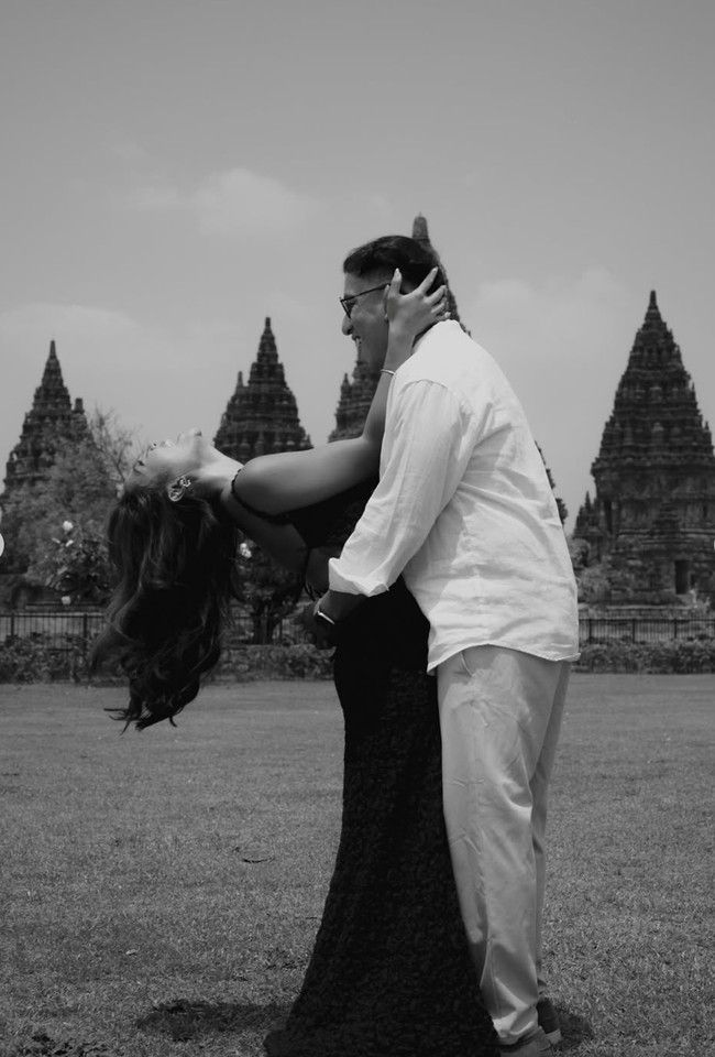 Marion Jola dan Denis Talakua diketahui sebelumnya telah berpacaran selama sekitar 5 tahun. Kebahagiaan pun tampak jelas di wajah Marion yang akhirnya ddilamar oleh sang kekasih. Foto: Instagram/@lalamarionmj