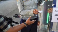 Perpaduan antara sumber daya manusia dan perangkat teknologi menjadi gambaran proses transisi menuju pengelolaan parkir yang lebih modern dan transparan.