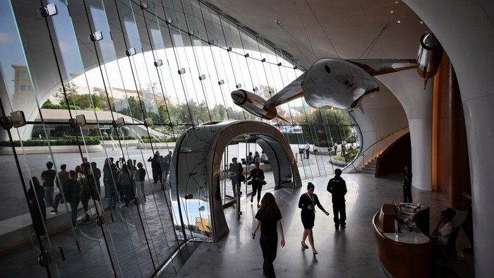 Staff and visitors walk through the Lucas Museum of Narrative Art during its opening to the public in Los Angeles, California, US, September 22, 2026. REUTERS/Daniel Cole