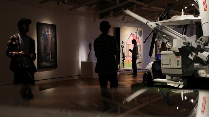 Visitors walk through the Lucas Museum of Narrative Art during its opening to the public in Los Angeles, California, US, September 22, 2026. REUTERS/Daniel Cole