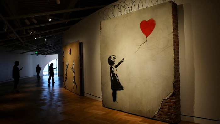 Banksy’s Girl With Balloon is displayed at the Lucas Museum of Narrative Art during its opening to the public in Los Angeles, California, US, September 22, 2026. REUTERS/Daniel Cole