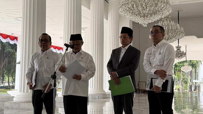 Menteri Pendidikan Dasar dan Menengah (Mendikdasmen) Abdul Muti (tengah). Eva/detikcom)