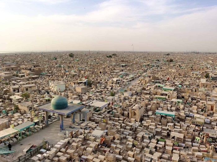 Pemakaman Wadi al-Salam di Najaf, Irak, berisi lebih dari 6 juta kuburan.