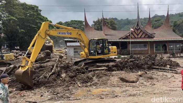 Penanganan banjir bandang di Solok (Jeka Kampai/detikSumut)