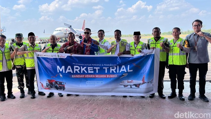 Peresmian pelayanan perdana market trial avtur di Bandara Muara Bungo, Jambi