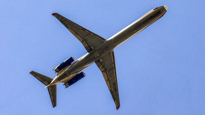 Pesawat maskapai Iran, Taban Airlines, dalam foto pada 20 Juni 2026 (dok. AFP/ATTA KENARE) 
