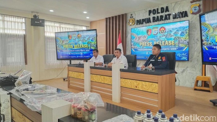 Polisi menetapkan Wei Shang, WNA China, sebagai tersangka perburuan penyu di Raja Ampat.
