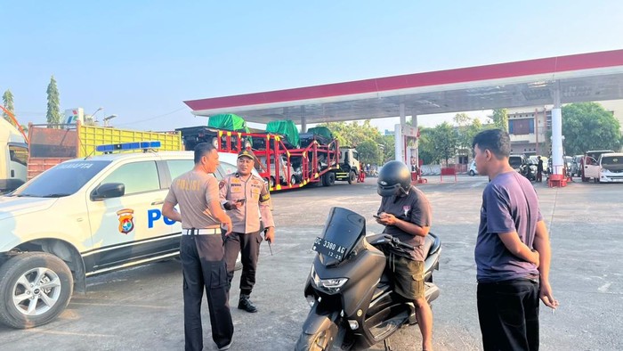 Polisi turun ke TKP sopir truk membacok petugas SPBU di Mamuju.