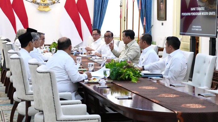 Presiden Prabowo Subianto gelar ratas soal kuliah di PTN bebas biaya (IG Sekretariat Kabinet)