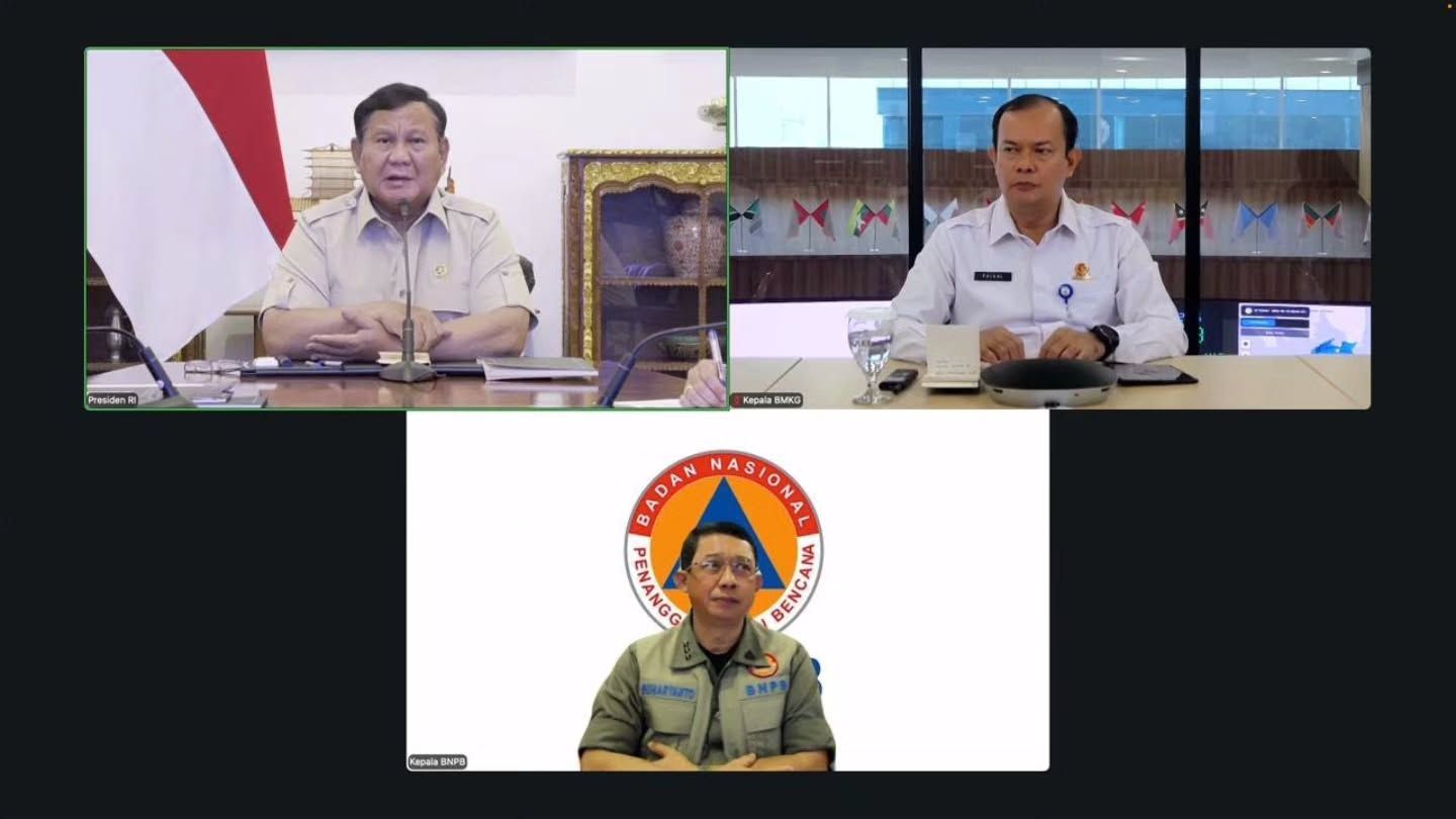 Presiden Prabowo Subianto memimpin Rapat Terbatas membahas penanggulangan kebakaran hutan dan lahan (Karhutla) secara hybrid dari Istana Merdeka, Rabu, 23 September 2026. Presiden Prabowo Subianto memimpin Rapat Terbatas membahas penanggulangan kebakaran hutan dan lahan (Karhutla) secara hybrid dari Istana Merdeka, Rabu, 23 September 2026. (Instagram/sekretariat.kabinet)