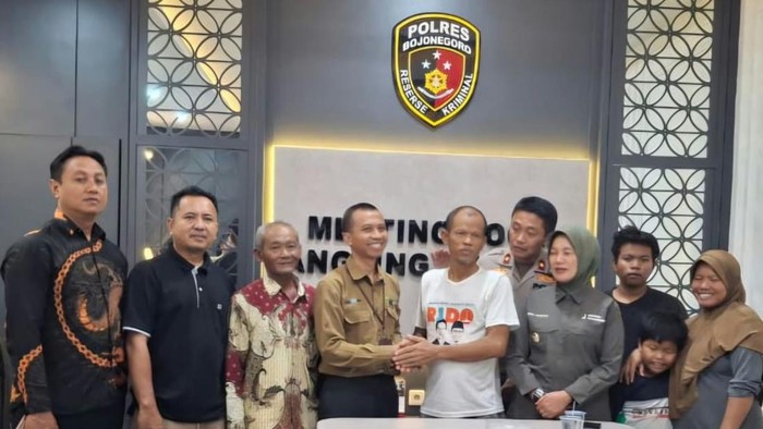 Proses RJ petani curi 2 kayu jati di Polres Bojonegoro.