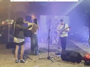 Viral Vokalis Wanita Dilecehkan Pria Pakai Celana Dalam Saat Konser Amal