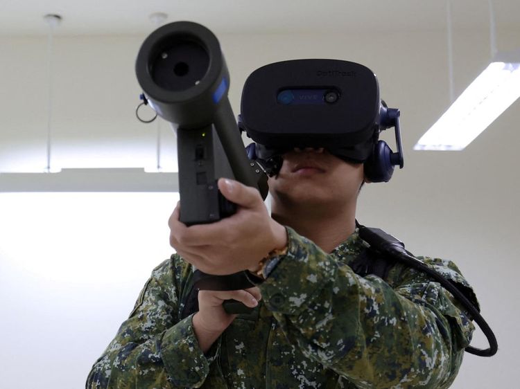 Siaga Perang, Prajurit Taiwan Demonstrasikan Simulator Rudal Stinger