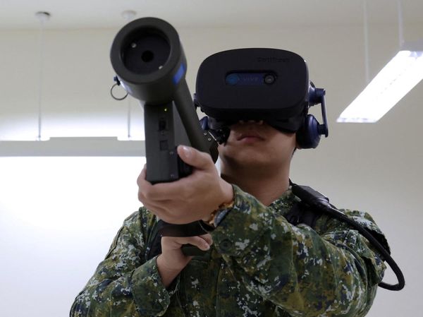 Siaga Perang, Prajurit Taiwan Demonstrasikan Simulator Rudal Stinger