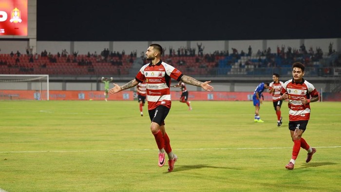 Stiker Madura United Dimitar Mitkov