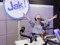 Keseruan Syahrini Keliling Radio Promo Lagu Baru