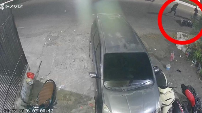 Tawuran berujung perusakan motor di Jalan Anuang Makassar.