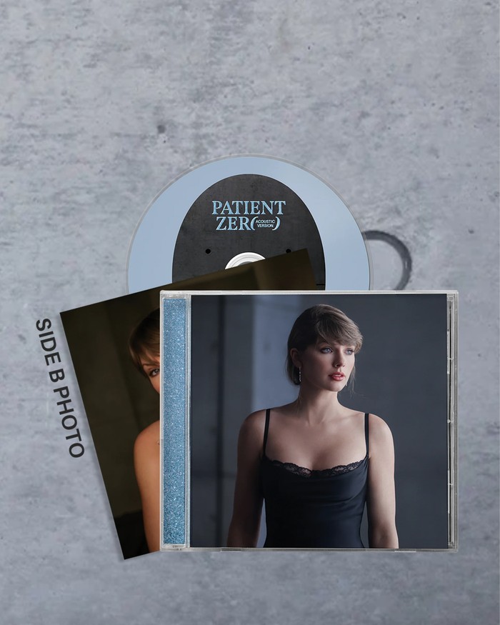 Sampul album fisik Patient Zero Taylor Swift.