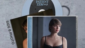 Dalam versi kedua dia mengenakan busana dari Staud berwarna hitam dengan renda di bagian dada. Baju bermaterial sutra ini ternyata gak mahal-mahal amat, lo! Cuma Rp 6 jutaan aja di situs resmi Staud. (Foto: dok. Taylor Swift)